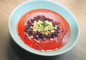 Salmorejo con virutas de bellota