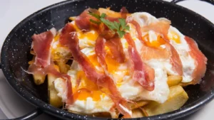 Huevos rotos con jamón